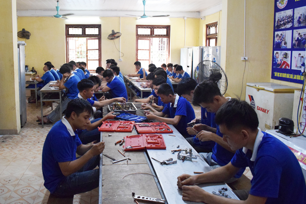 Các trường dạy nghề điện lạnh uy tín đảm bảo tay nghề học viên