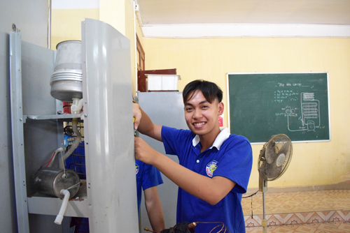Xem lớp học nghề điện lạnh tại dạy nghề thanh xuân 83 triều khúc
