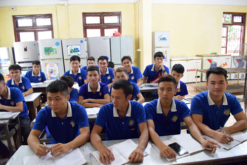 Tự học nghề điện lạnh thật đơn giản với các bạn trẻ yêu nghề điện lạnh