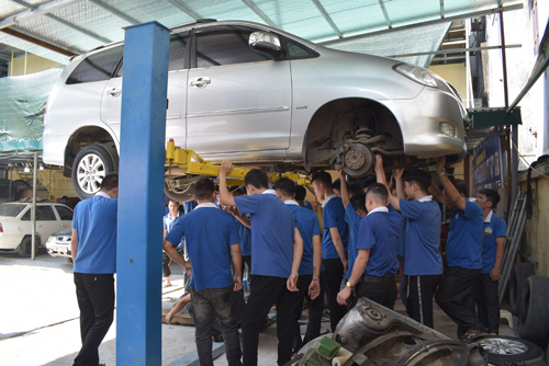 các trường dạy nghề sửa chữa ô tô uy tín chất lượng