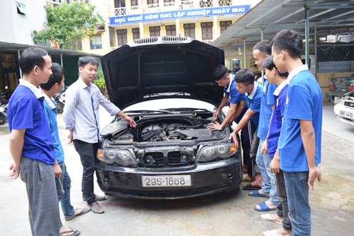 học nghề sửa chữa ô tô vừa học vừa làm