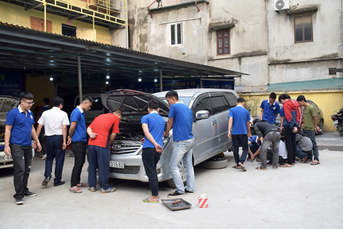 học nghề sửa chữa ô tô vừa học vừa làm