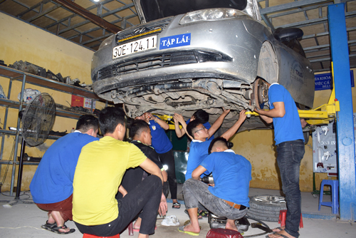 Nghề sửa chữa ô tô có tương lai không