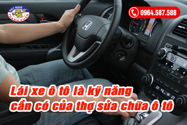 Lái xe ô tô là kỹ năng cần có của thợ sửa chữa ô tô